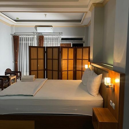 Wesbobo Inn Solo Bagian luar foto