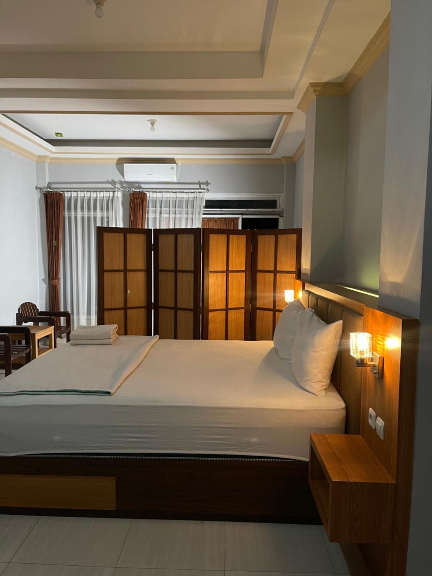 Wesbobo Inn Solo Bagian luar foto
