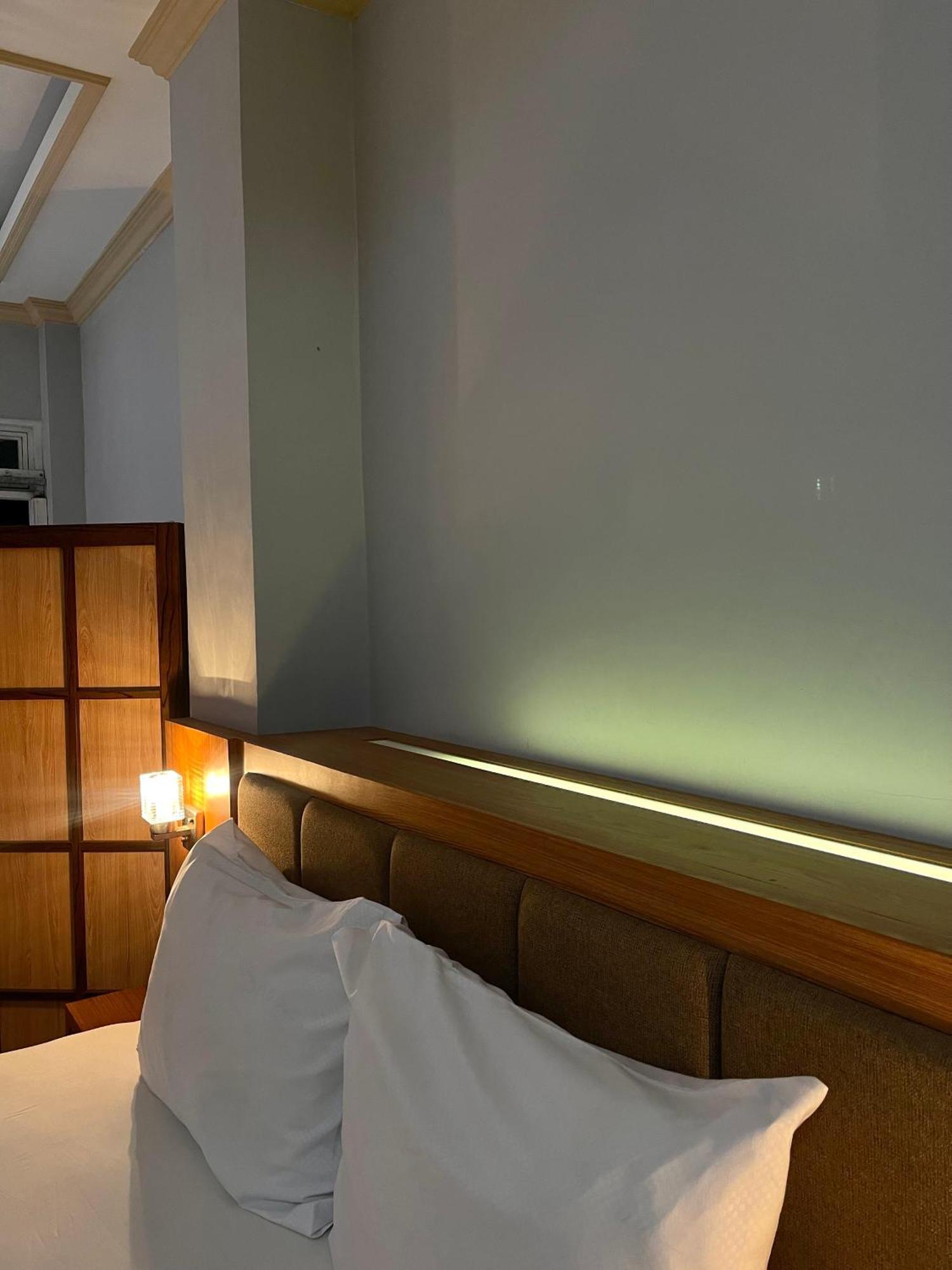 Wesbobo Inn Solo Bagian luar foto