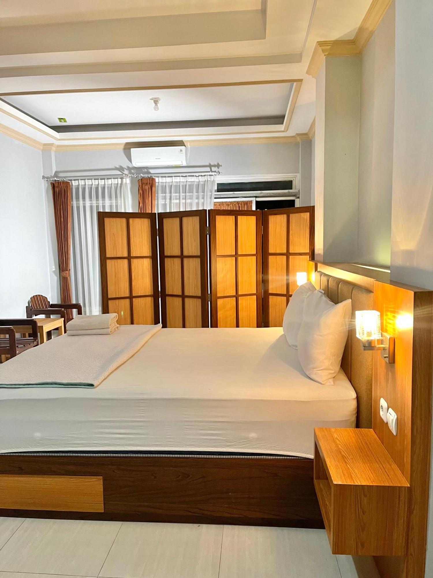Wesbobo Inn Solo Bagian luar foto
