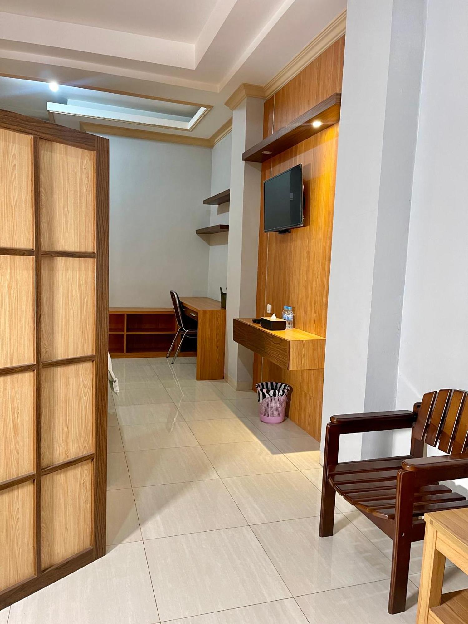 Wesbobo Inn Solo Bagian luar foto