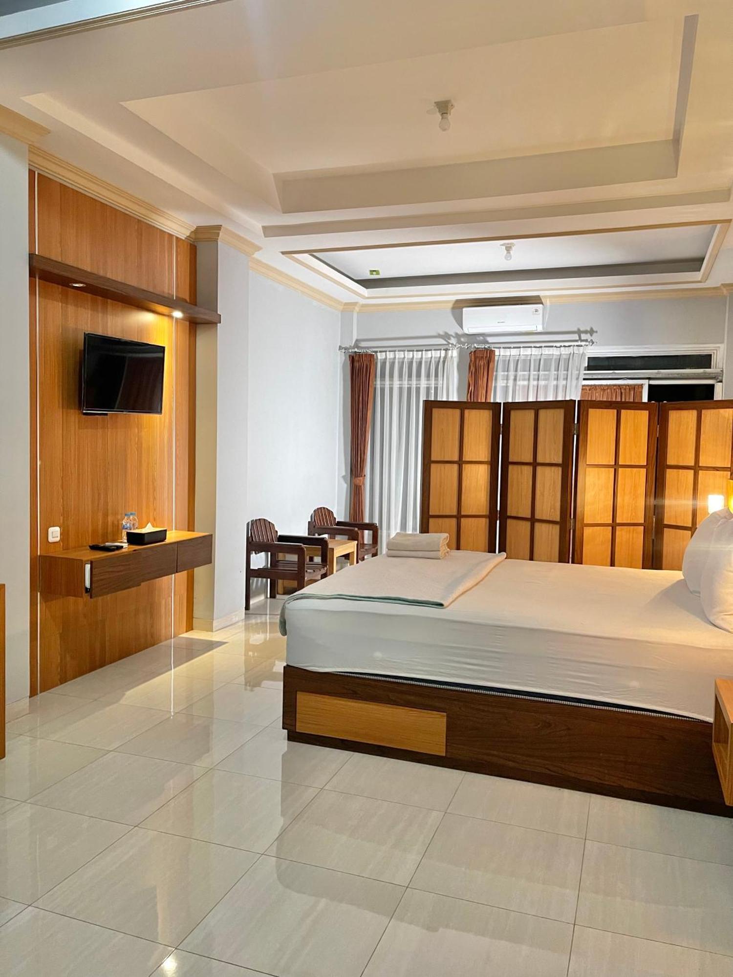 Wesbobo Inn Solo Bagian luar foto