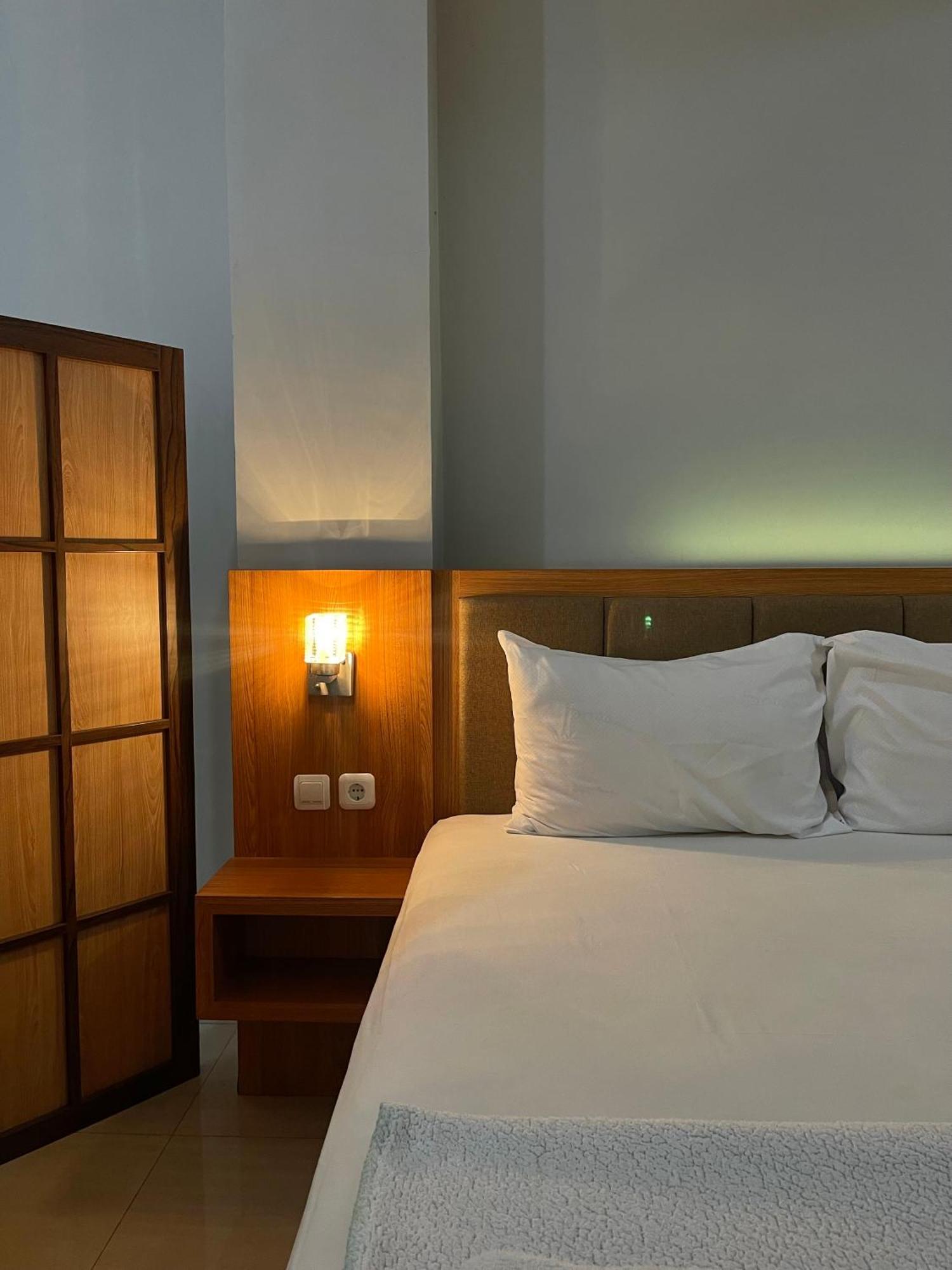 Wesbobo Inn Solo Bagian luar foto