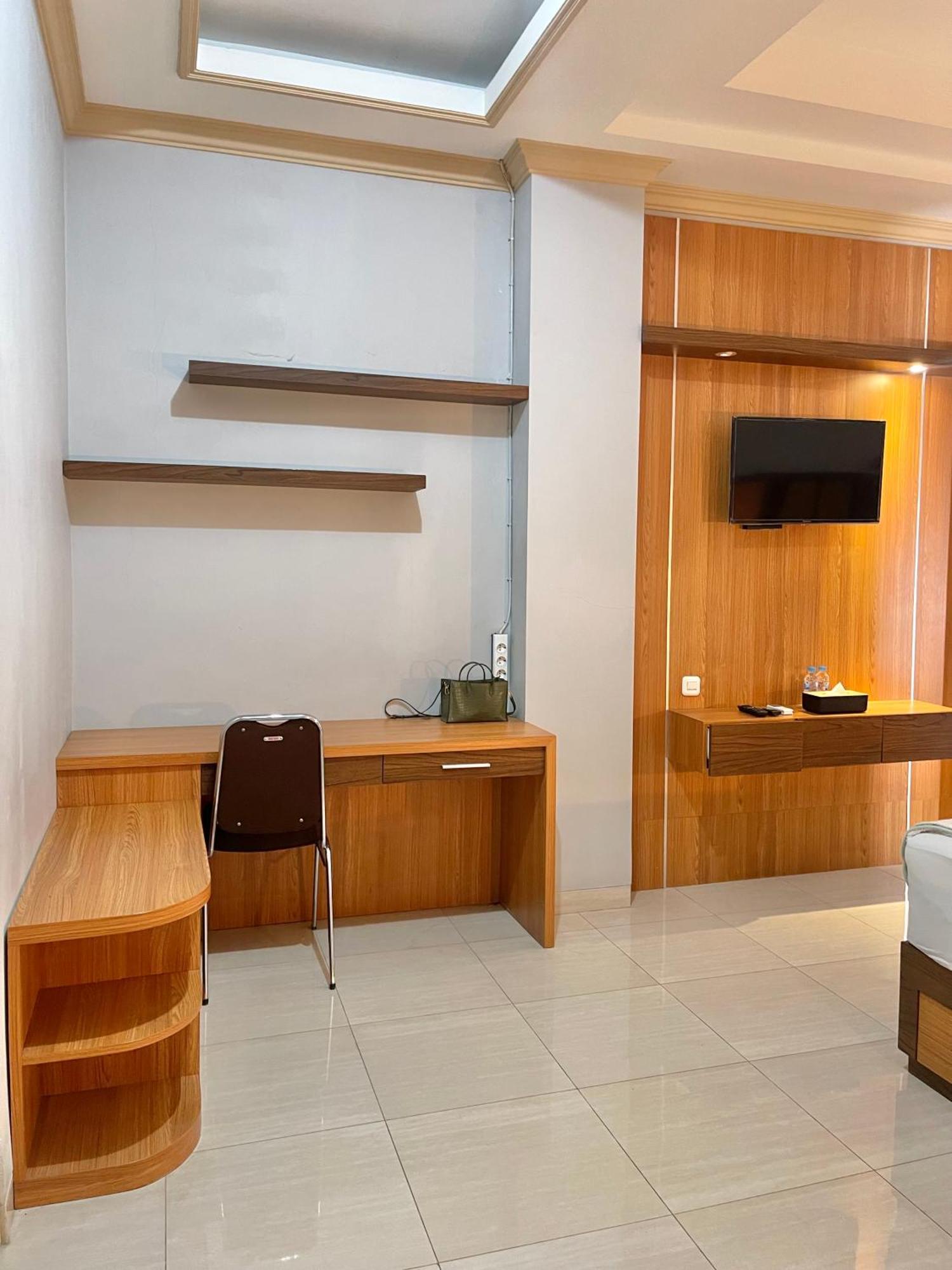 Wesbobo Inn Solo Bagian luar foto