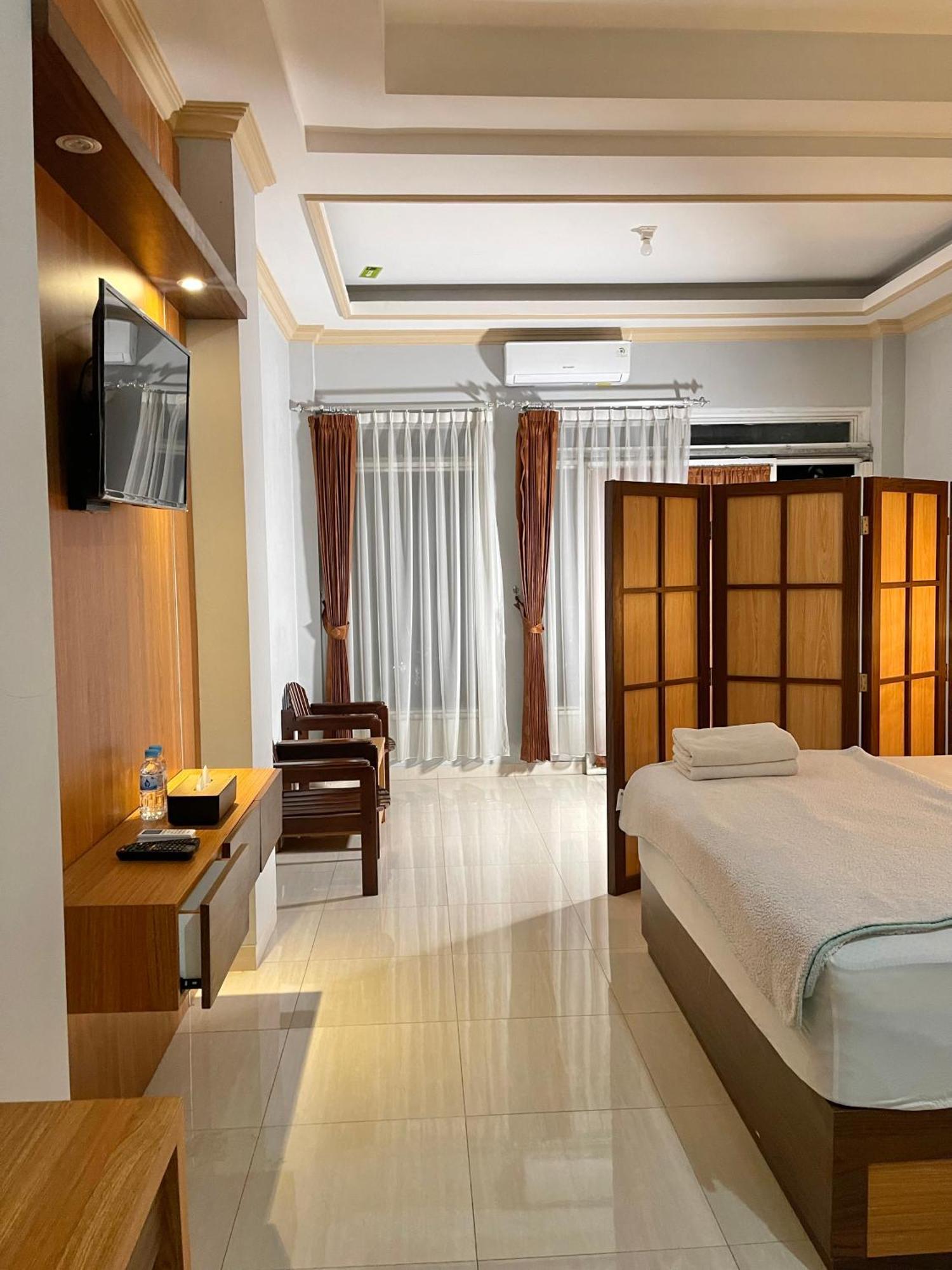 Wesbobo Inn Solo Bagian luar foto