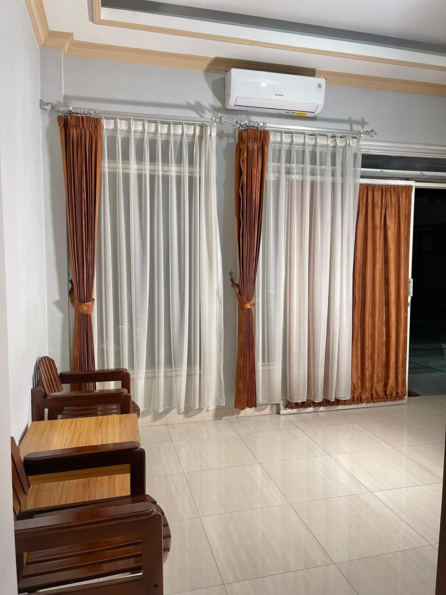 Wesbobo Inn Solo Bagian luar foto