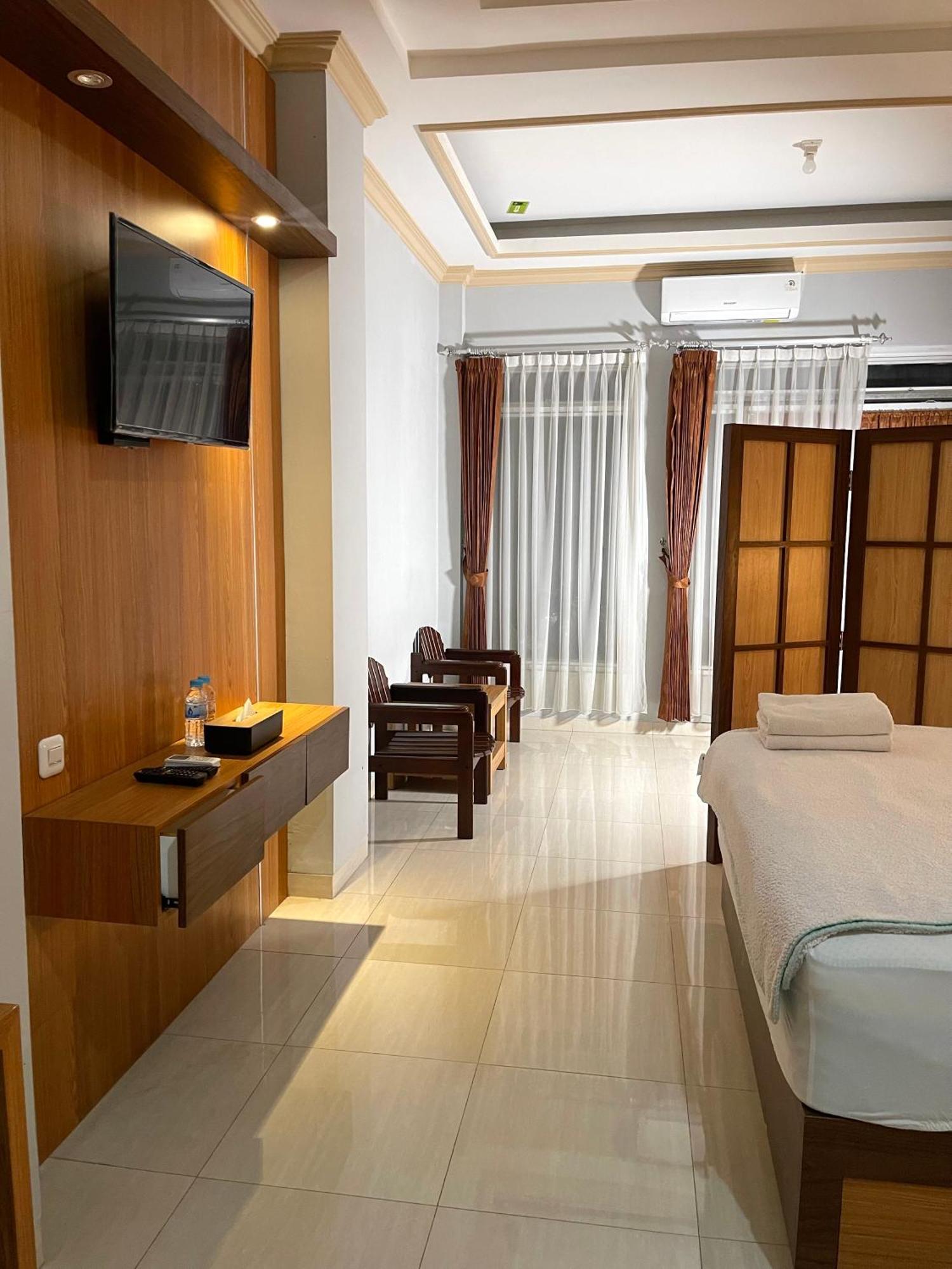 Wesbobo Inn Solo Bagian luar foto